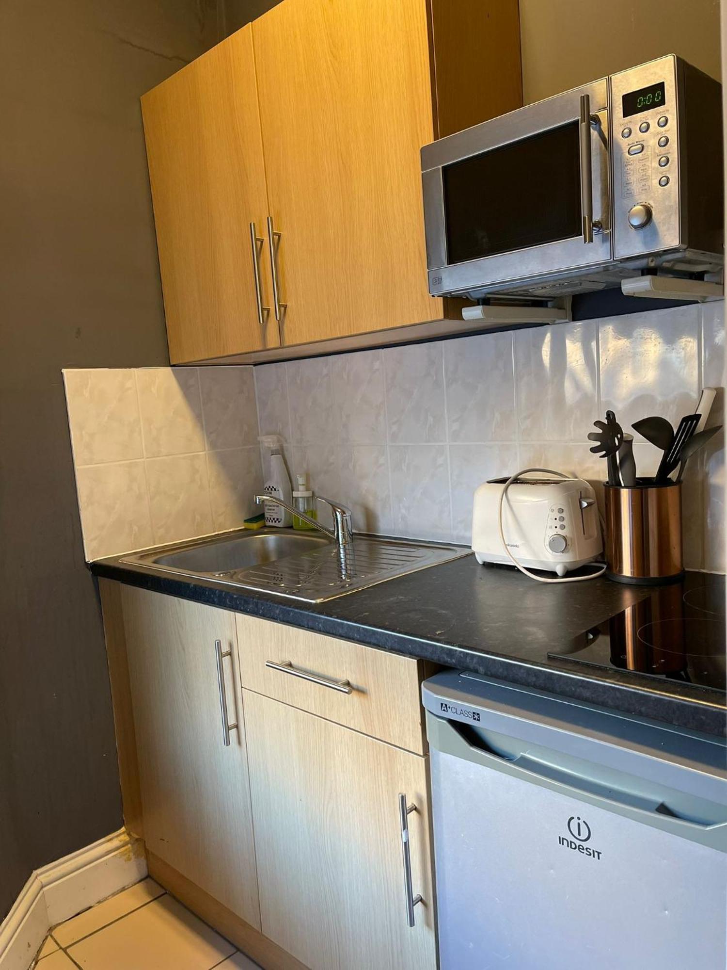 Simple Triple In King's Cross Apartment